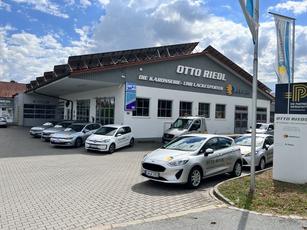 Beispielarbeit von Otto Riedl Fahrzeuglackierung Karosseriespenglerei GmbH - veröffentlicht auf Auto-Werkstatt.de